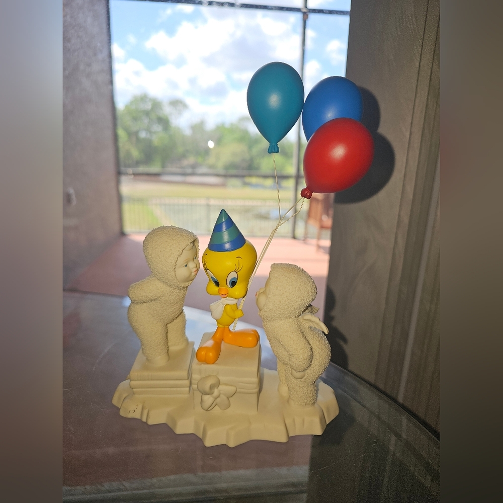 Dept 56 Snowbabies Tweety Bird A Kiss For You and 2000 Too Figurine 1999